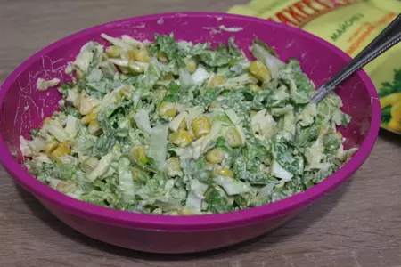 Салат из пекинской капусты с сыром и кукурузой: шаг 4