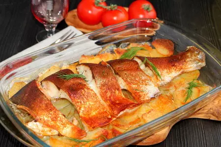 Карп с картофелем под масляной корочкой: шаг 7