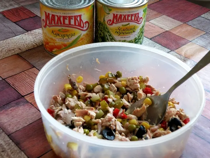 Заливное из курицы с овощами «праздничное конфетти».: шаг 3