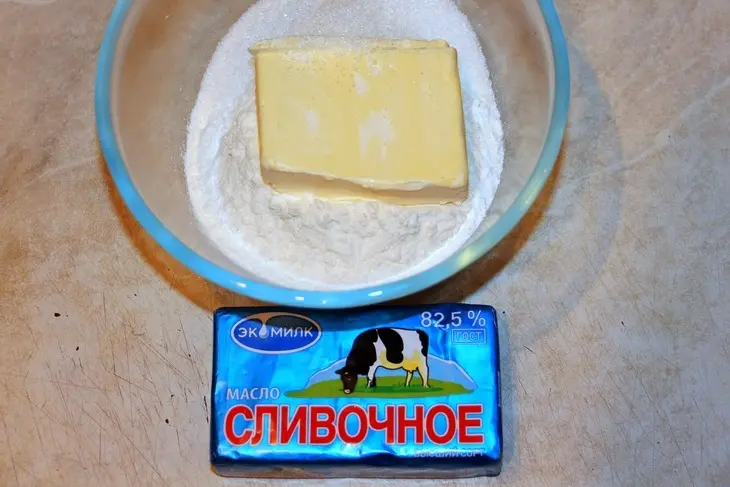 Фруктовый пирог в карамельной заливке: шаг 1