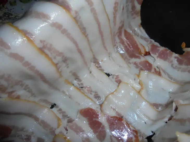 Мясной террин с орехами и сушеной клюквой: шаг 4