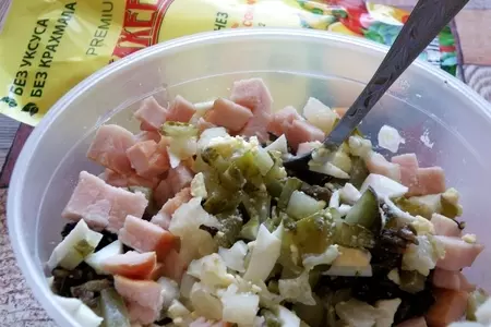 Салат с жареными грибами и ветчиной: шаг 2