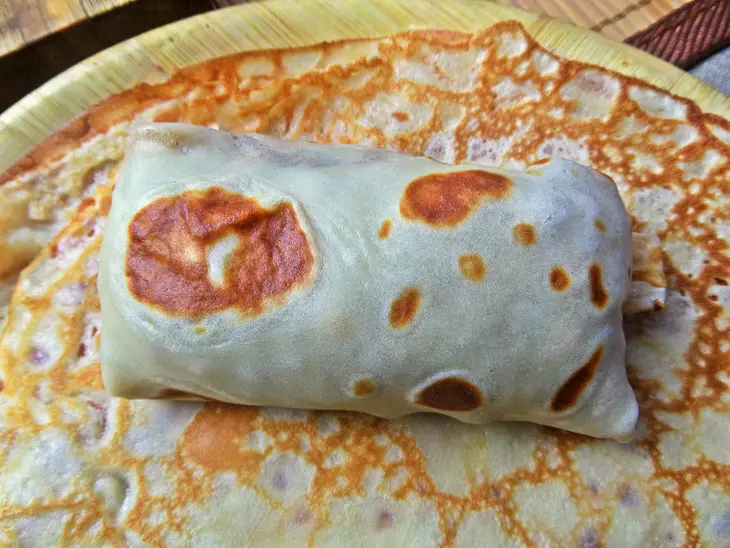 Блинчики с мясом и брусникой: шаг 9