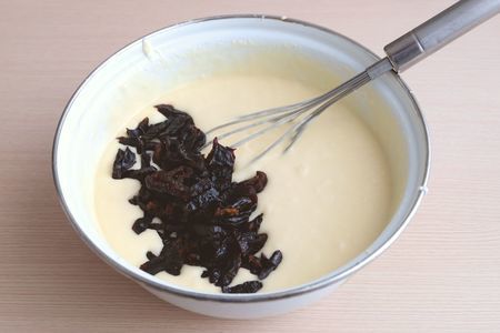 Кекс молочный с черносливом: шаг 8