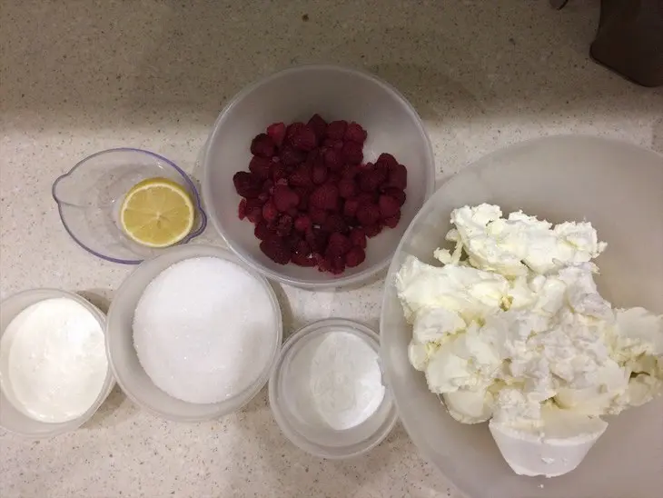 Малиновый чизкейк на кокосовом корже: шаг 5