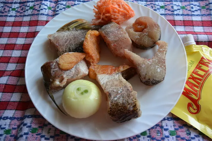 Щука с картошкой под майонезом: шаг 1