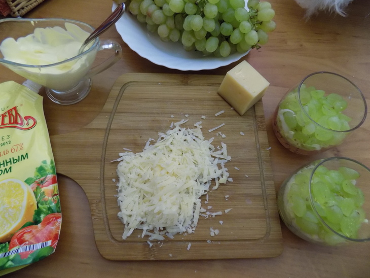 Салат с пармезаном и виноградом: шаг 4