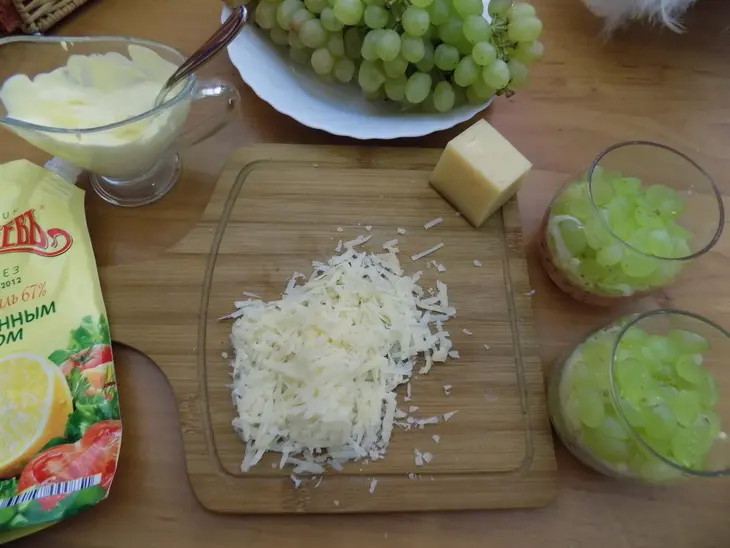Салат с пармезаном и виноградом: шаг 4