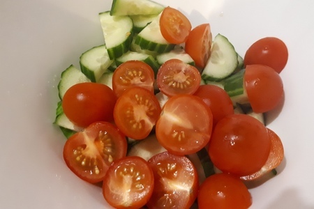 Овощной салат с сыром и чесноком: шаг 1