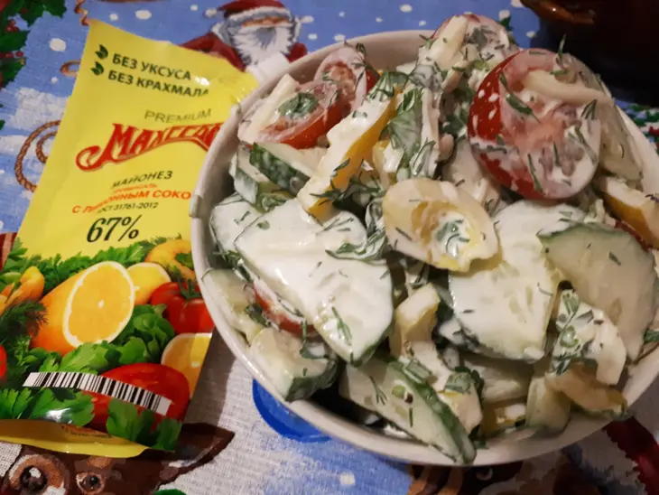 Овощной салат с сыром и чесноком: шаг 6