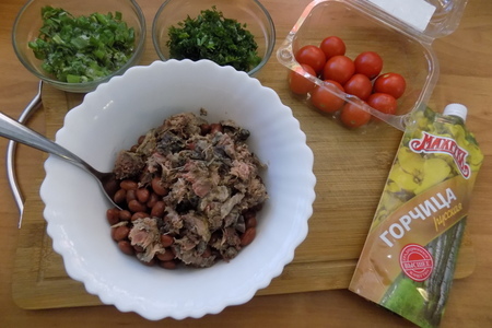 Салат с тунцом и красной фасолью: шаг 1