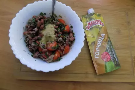 Салат с тунцом и красной фасолью: шаг 3