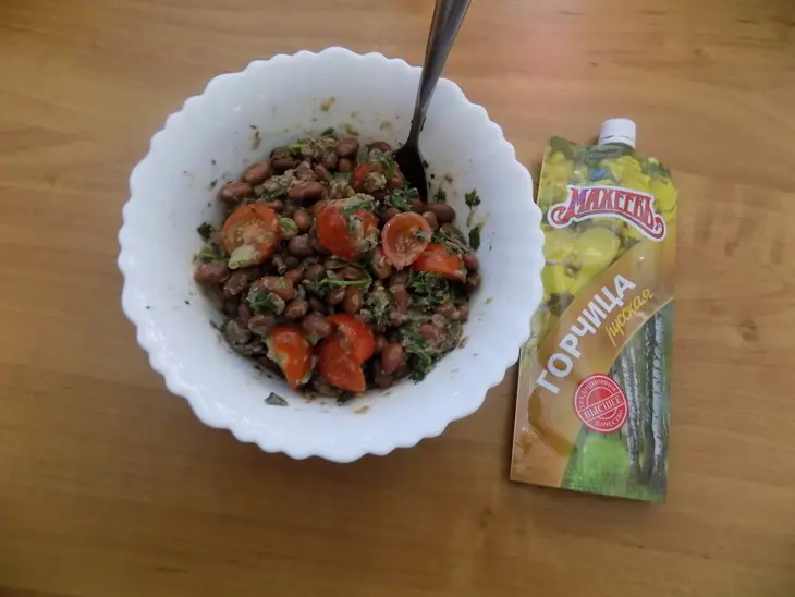 Салат с тунцом и красной фасолью: шаг 4