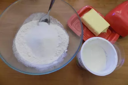 Песочный пирог с творогом и джемом.: шаг 1