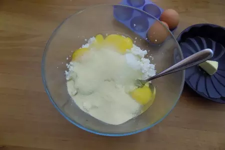 Песочный пирог с творогом и джемом.: шаг 4