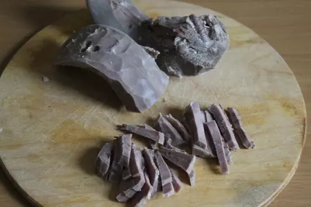 Салат с языком и фасолью: шаг 2