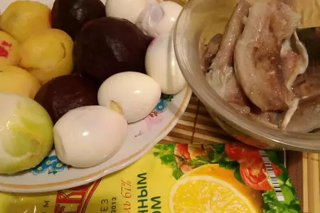 Салат "селедка под шубой": шаг 1