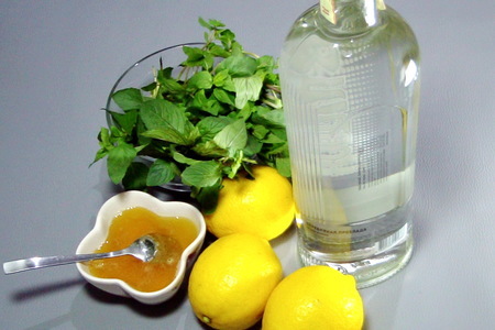 Настойка лимонно-мятная к праздничному столу: шаг 1