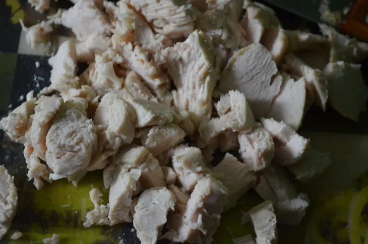 Салат с курицей и пекинской капустой: шаг 1