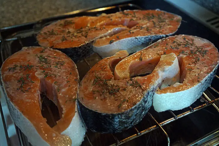 Семга, запеченная с кабачками: шаг 2