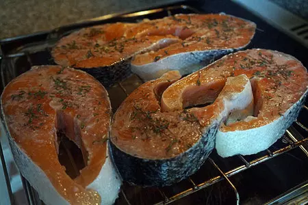 Семга, запеченная с кабачками: шаг 2