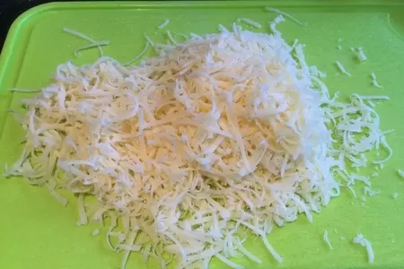 Яйца, фаршированные красной икрой: шаг 2
