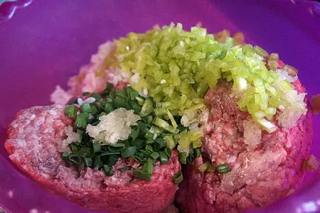 Мясной пирог «спиральная галактика»: шаг 1