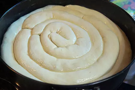 Мясной пирог «спиральная галактика»: шаг 6
