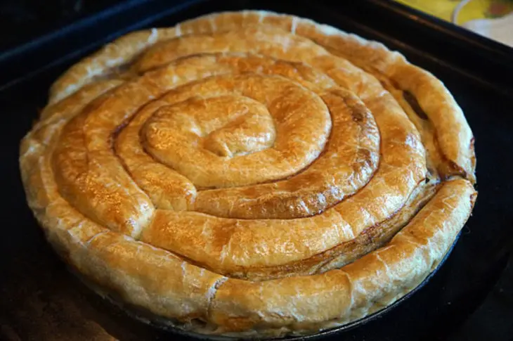 Мясной пирог «спиральная галактика»: шаг 7