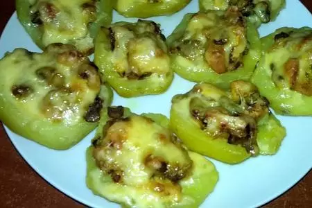 Картофель фаршированный  курицей и грибами.: шаг 1