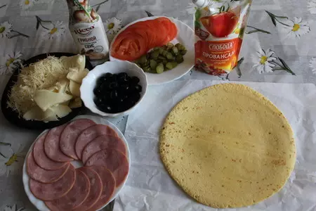 Быстрая пицца на мексиканской лепешке: шаг 1