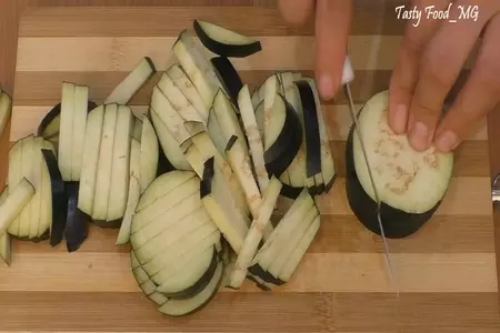 Cалат из баклажанов и яиц: шаг 1