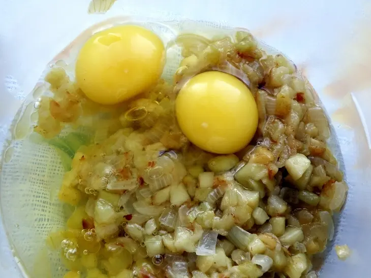 Баклажановые оладьи с брынзовым кремом.: шаг 3