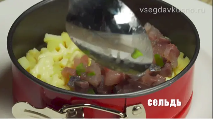 Сельдь под шубой и шапкой: шаг 8