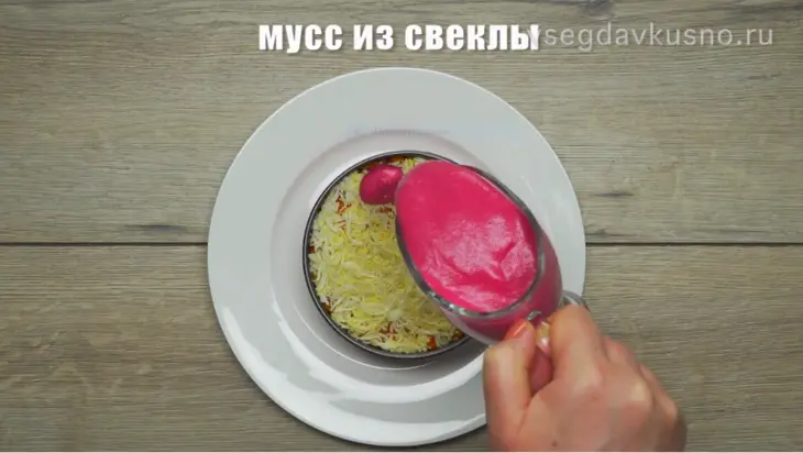 Сельдь под шубой и шапкой: шаг 9