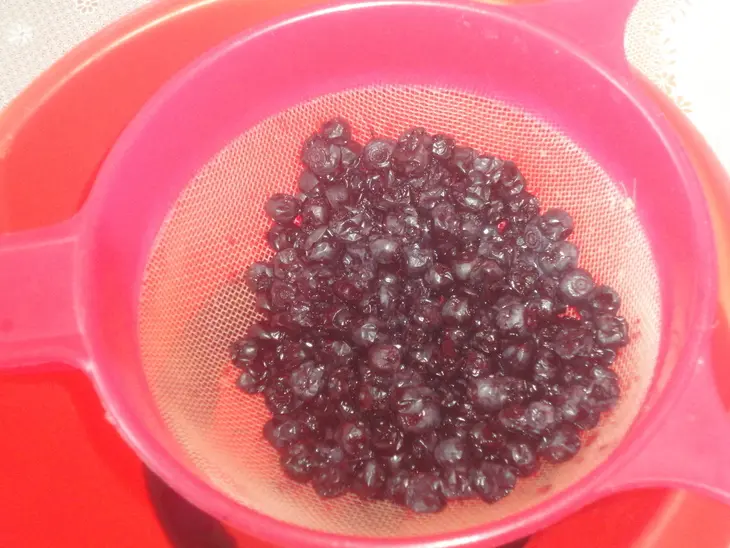 Оладьи на рисовой муке с кокосом и черникой: шаг 1