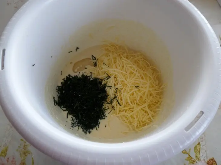 Кукурузные блины с сыром и укропом: шаг 5