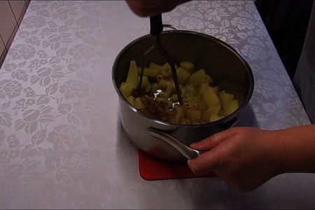 Блины с картошкой под соусом: шаг 1
