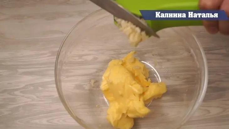 Картофель в духовке в чесночном масле с сыром.: шаг 2