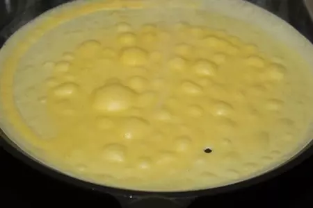 Блинчики с творогом, креветкой и огурцом: шаг 3
