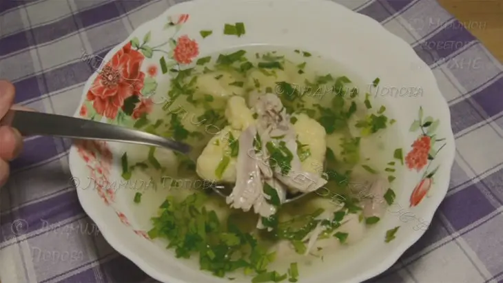 Куриный суп с галушками, блюдо украинской кухни: шаг 9