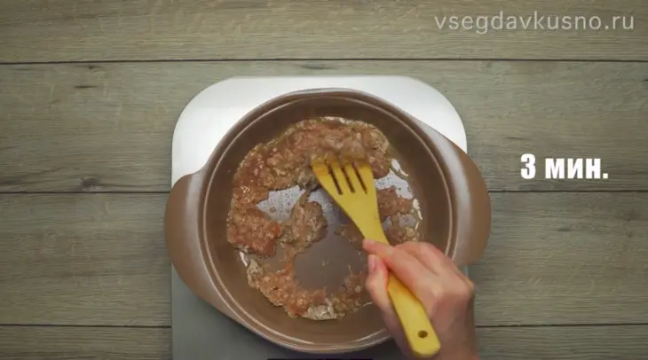 Быстрый пирог с грибами и икрой трески: шаг 4