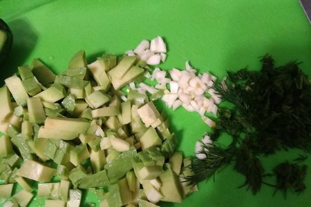 Амарантовые блинчики с  пикантной начинкой из авокадо и бекона: шаг 4