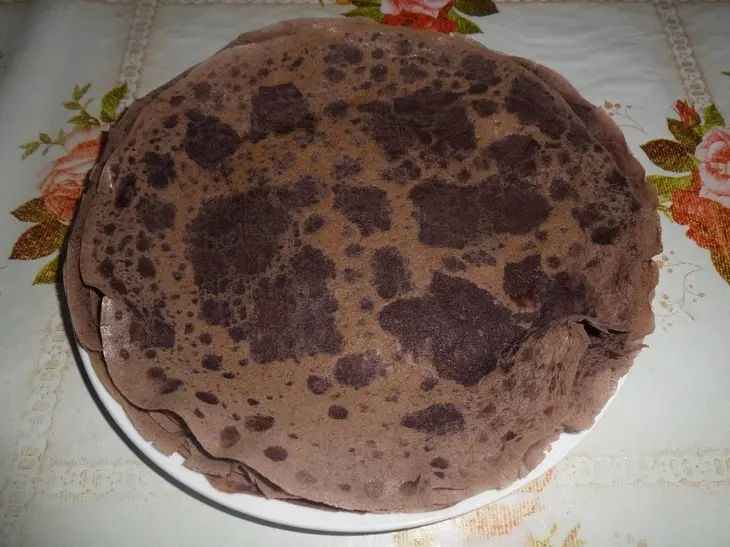 Шоколадные блины с вареной сгущенкой и арахисом: шаг 8