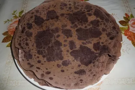 Шоколадные блины с вареной сгущенкой и арахисом: шаг 8