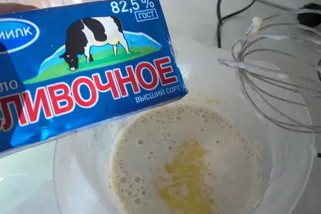 Тонкие зерновые блины со сливой и иргой в винной карамели: шаг 3