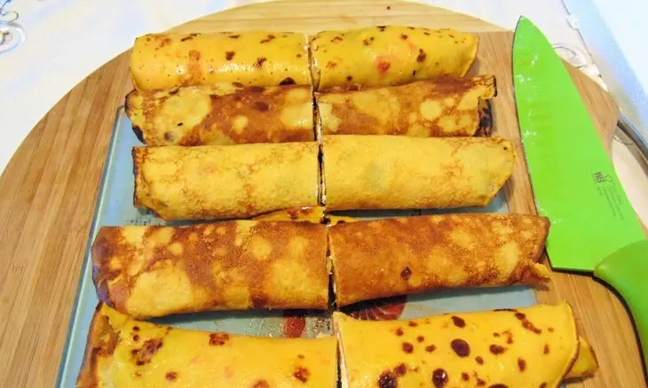Тыквенные блины на молоке с творожной начинкой: шаг 11