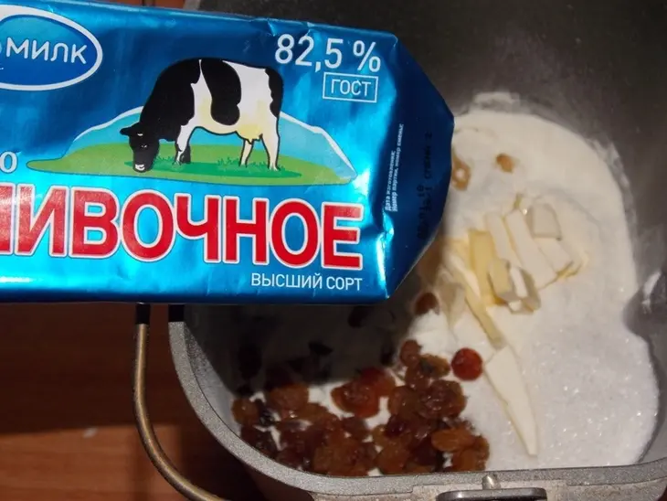Лепёшки с изюмом.: шаг 2