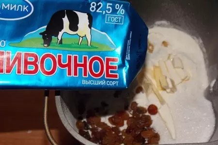 Лепёшки с изюмом.: шаг 2