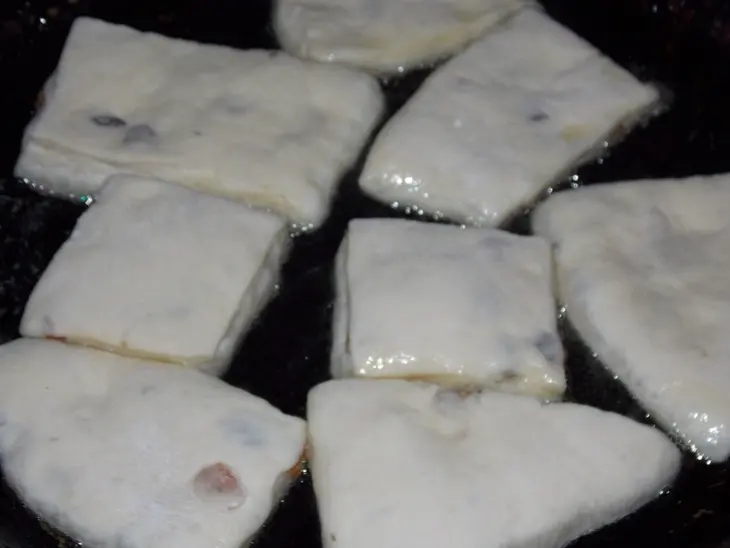 Лепёшки с изюмом.: шаг 5